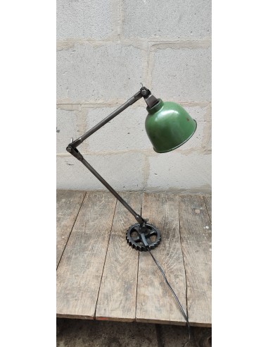 Ancienne lampe industrielle d'atelier deux bras globe émail vert